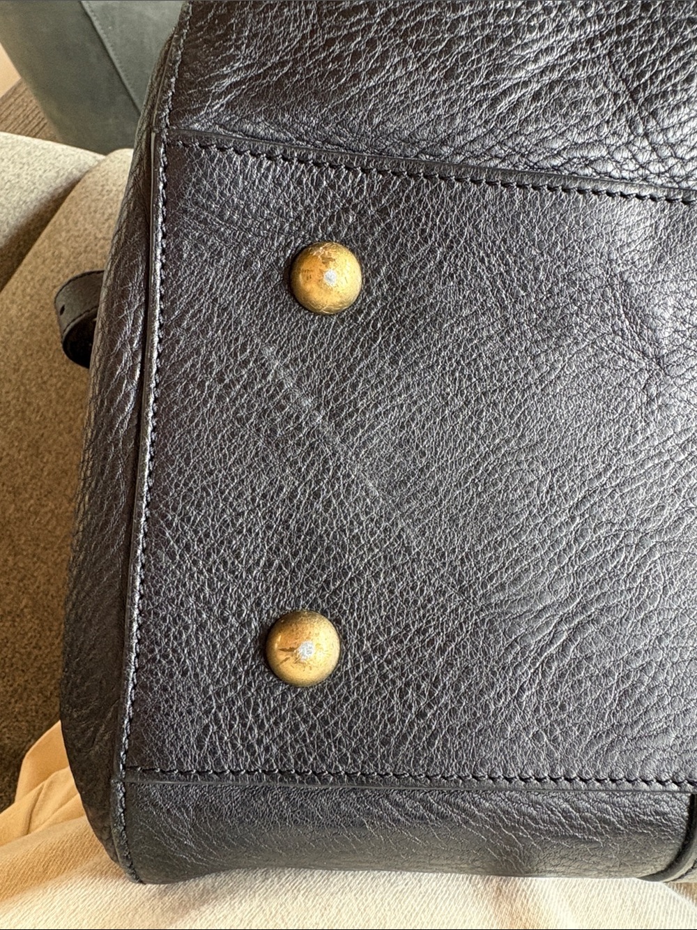 Men's Mulberry Black Pebbled Leather Holdall with Gold Hardware - Picture 11 of 11